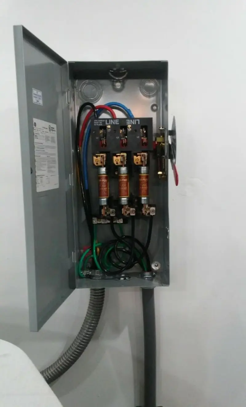 Three-phase disconnect switch installed for Electrical Wiring & Rewiring in Coronado